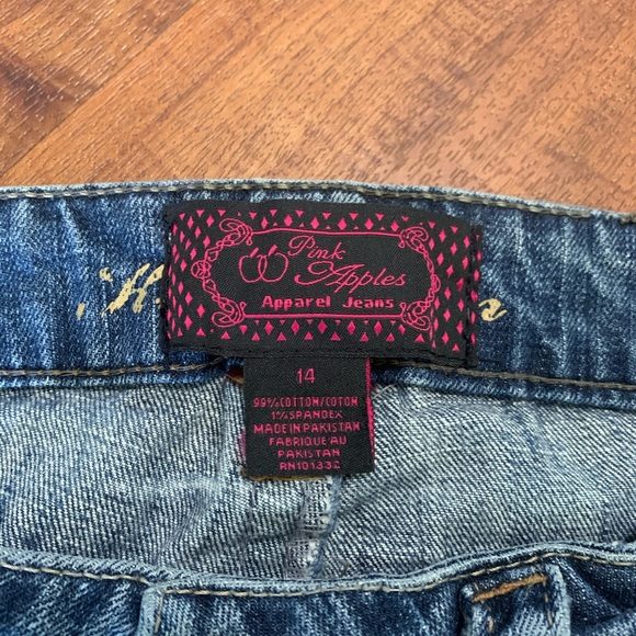 Pink apples - Picture 2 of 3